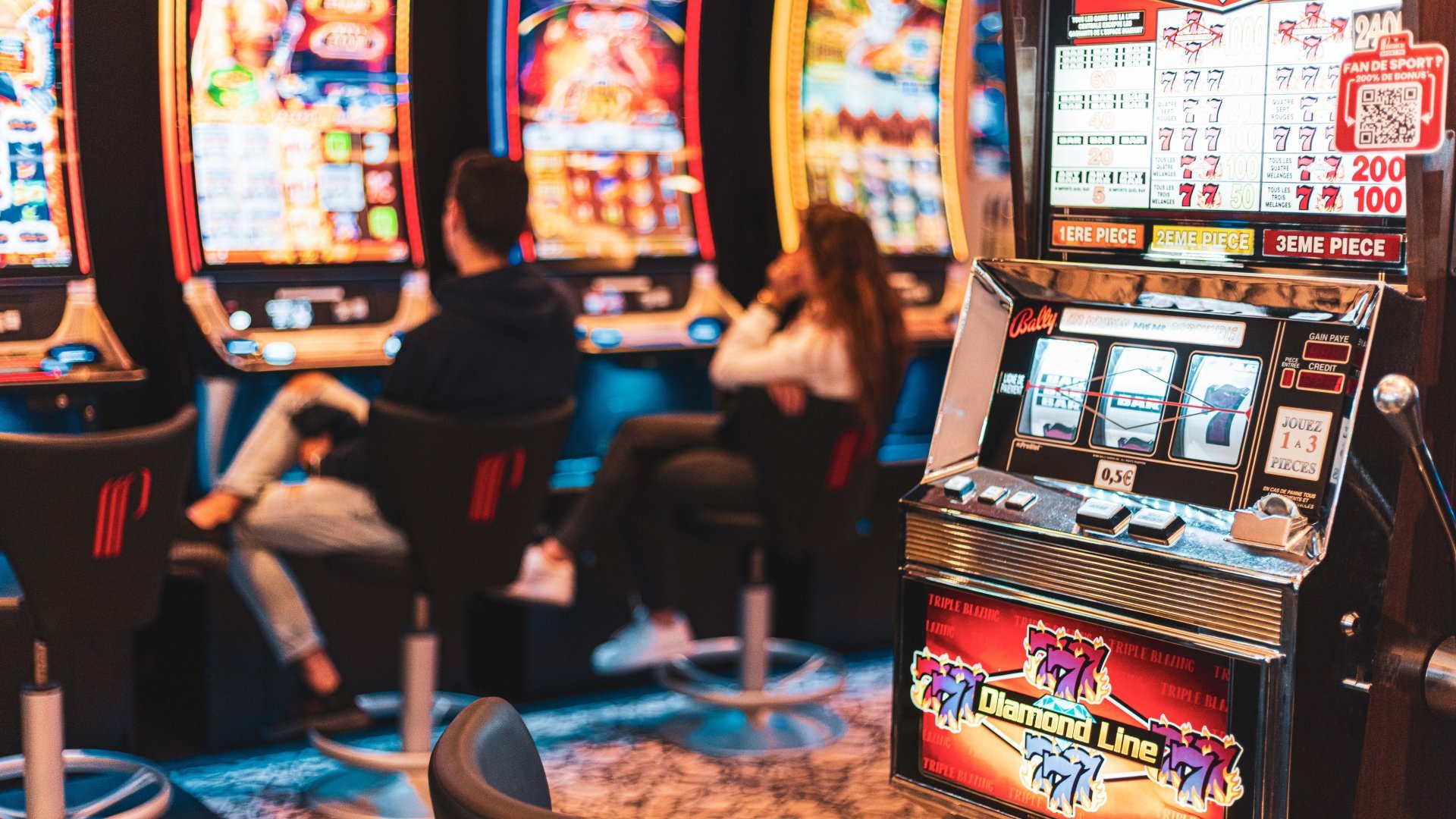 Salle des machines à sous du Casino du Touquet – ambiance immersive pour tenter sa chance